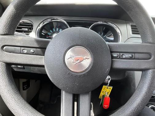 2011 Ford Mustang V6