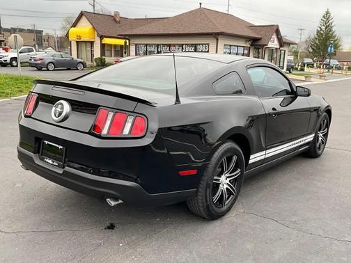 Ebony 2011 Ford Mustang V6
