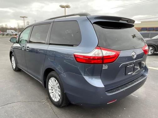 2016 Toyota Sienna XLE