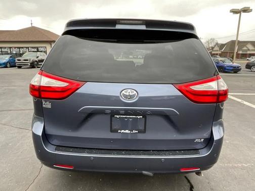 2016 Toyota Sienna XLE