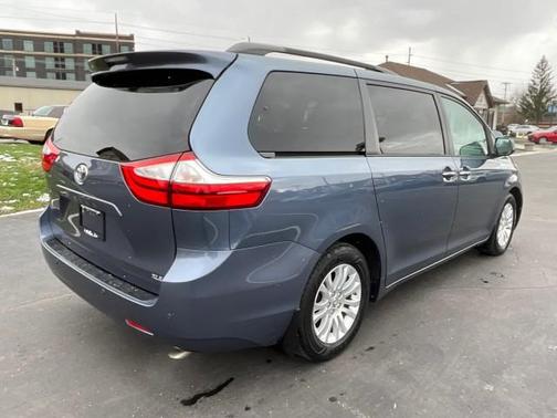2016 Toyota Sienna XLE