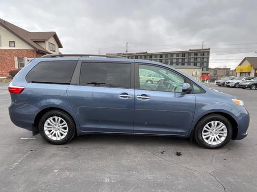 2016 Toyota Sienna XLE