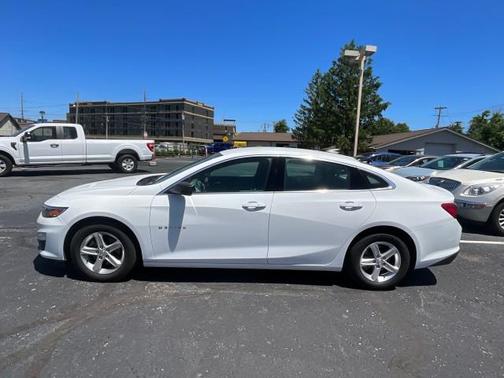 Summit White 2023 Chevrolet Malibu 1LS