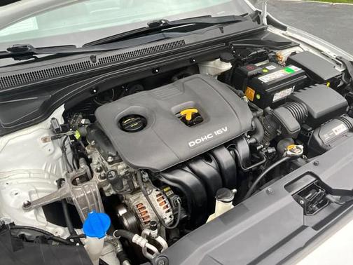 Chalk White 2019 Hyundai Veloster 2