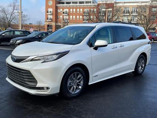 2021 Toyota Sienna XLE 7 Passenger