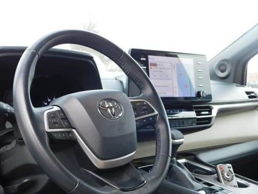 2021 Toyota Sienna XLE 7 Passenger