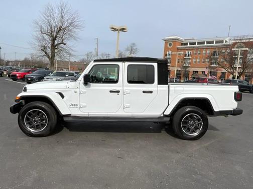 2022 Jeep Gladiator Overland