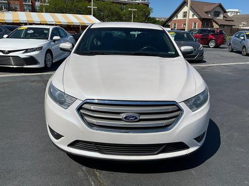 White Platinum Metallic Tri-Coat 2015 Ford Taurus SEL