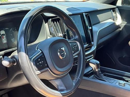 DARK BLUE 2018 Volvo XC60 T5 Momentum