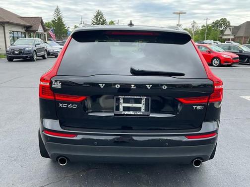 DARK BLUE 2018 Volvo XC60 T5 Momentum