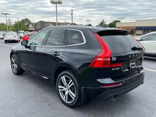 DARK BLUE 2018 Volvo XC60 T5 Momentum