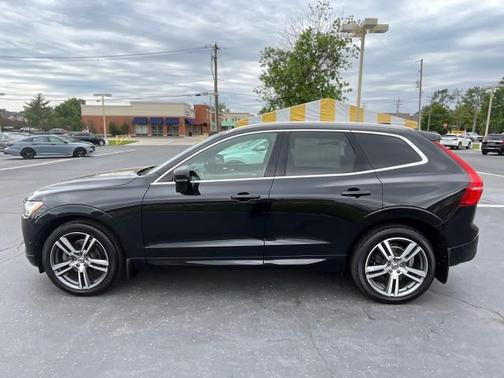 DARK BLUE 2018 Volvo XC60 T5 Momentum