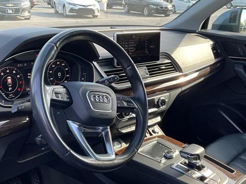 Manhattan Gray Metallic 2019 Audi Q5 2.0T Premium Plus