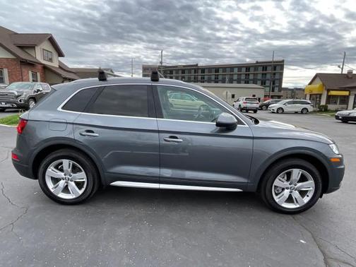 Manhattan Gray Metallic 2019 Audi Q5 2.0T Premium Plus