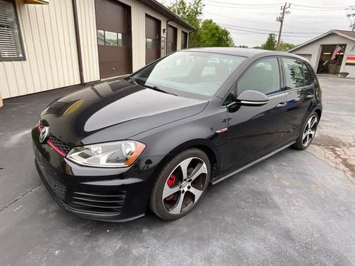 Deep Black Pearl 2016 Volkswagen Golf GTI 2.0T S 4-Door