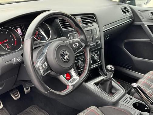 Deep Black Pearl 2016 Volkswagen Golf GTI 2.0T S 4-Door