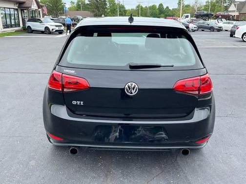 Deep Black Pearl 2016 Volkswagen Golf GTI 2.0T S 4-Door