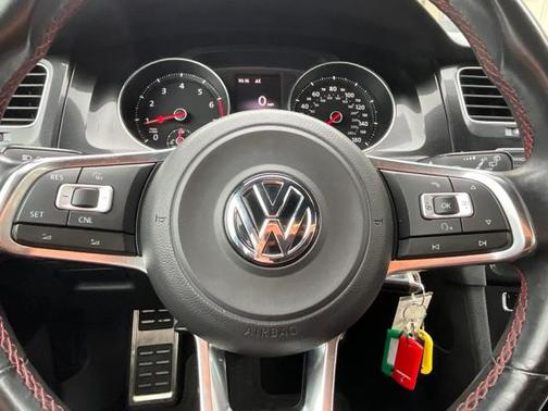 Deep Black Pearl 2016 Volkswagen Golf GTI 2.0T S 4-Door