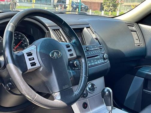 2005 INFINITI FX35 Base