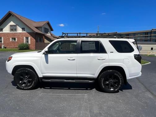 Super White 2020 Toyota 4Runner SR5