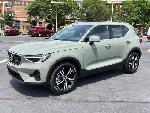 2024 Volvo XC40 B5 Core Bright Theme