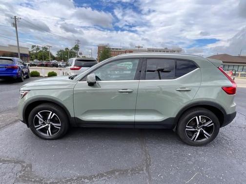 2024 Volvo XC40 B5 Core Bright Theme