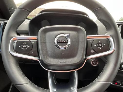 2024 Volvo XC40 B5 Core Bright Theme