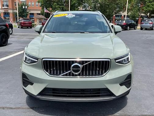 2024 Volvo XC40 B5 Core Bright Theme