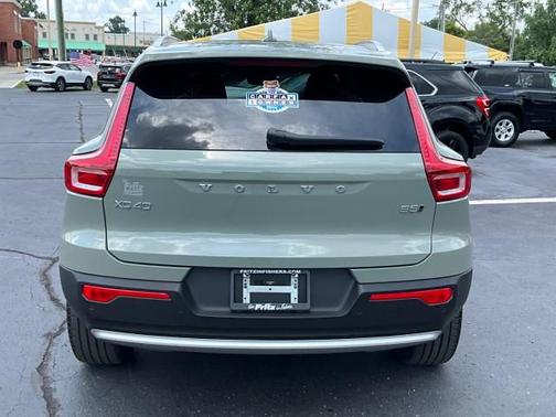 2024 Volvo XC40 B5 Core Bright Theme