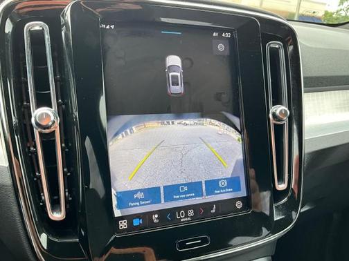 2024 Volvo XC40 B5 Core Bright Theme