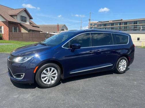 Jazz Blue Pearlcoat 2018 Chrysler Pacifica Touring-L