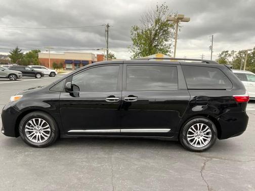 2018 Toyota Sienna XLE