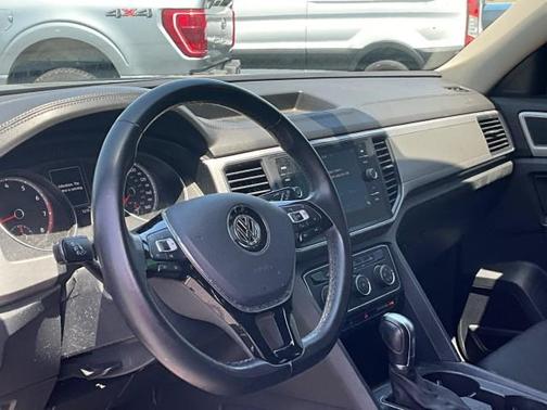 Deep Black Pearl 2018 Volkswagen Atlas 2.0T SE