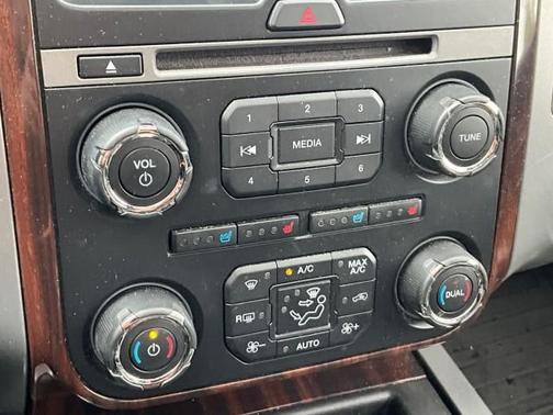 White Platinum Metallic Tri-Coat 2017 Ford Expedition EL Platinum