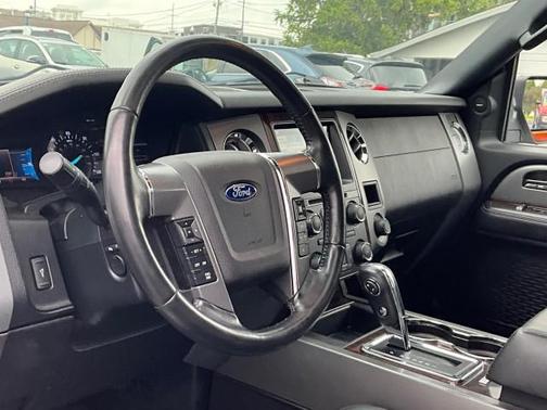 White Platinum Metallic Tri-Coat 2017 Ford Expedition EL Platinum