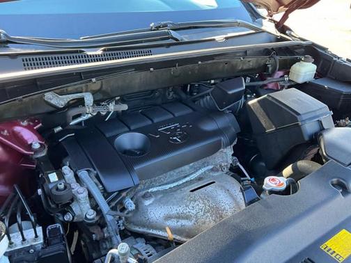 BURGUNDY 2018 Toyota Highlander LE I4