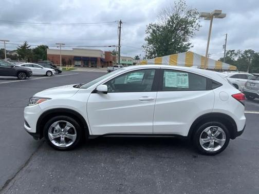 Platinum White Pearl 2021 Honda HR-V LX
