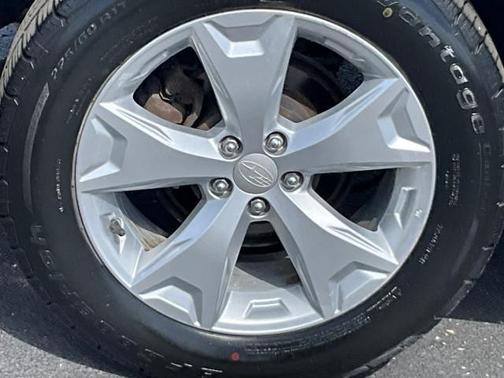 Satin White Pearl 2014 Subaru Forester 2.5i Premium