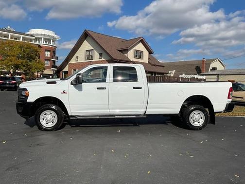 2024 RAM 2500 Tradesman Crew Cab 4x4 8' Box