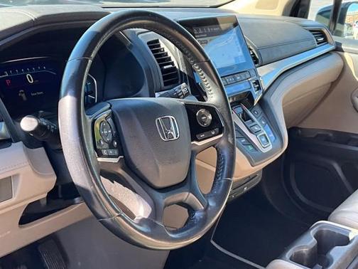 White Diamond Pearl 2018 Honda Odyssey EX-L