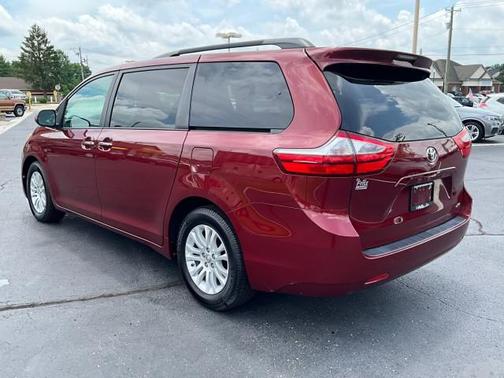 2017 Toyota Sienna XLE