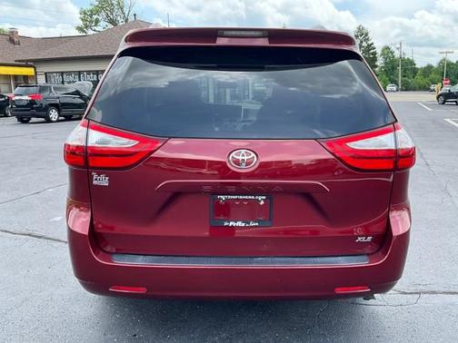 2017 Toyota Sienna XLE