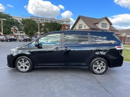 2020 Toyota Sienna SE