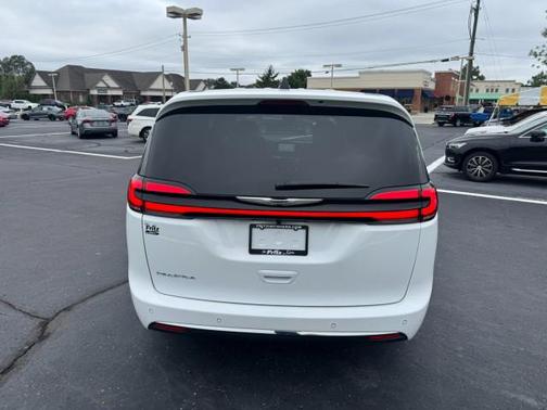 Bright White Clearcoat 2026 Chrysler Pacifica L