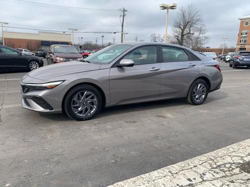 2024 Hyundai ELANTRA SEL