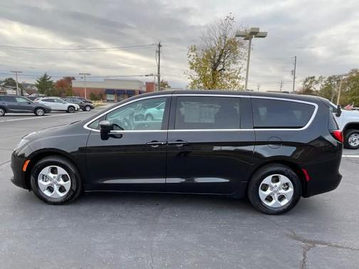 2017 Chrysler Pacifica LX