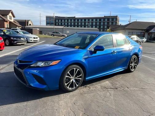 2020 Toyota Camry SE