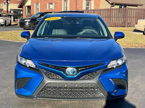2020 Toyota Camry SE