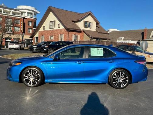 2020 Toyota Camry SE