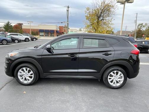 2021 Hyundai TUCSON SE